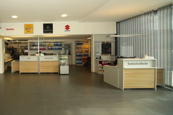 Reparaturannahme und Ersatzteilhandel